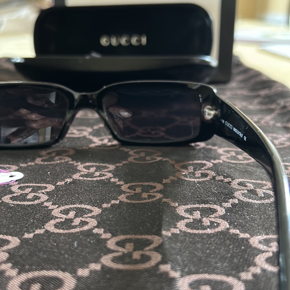 Gucci Sunglasses.. Rare… Vintage…Authentic..Red and Green Stripe around lenses - Picture 5 of 7